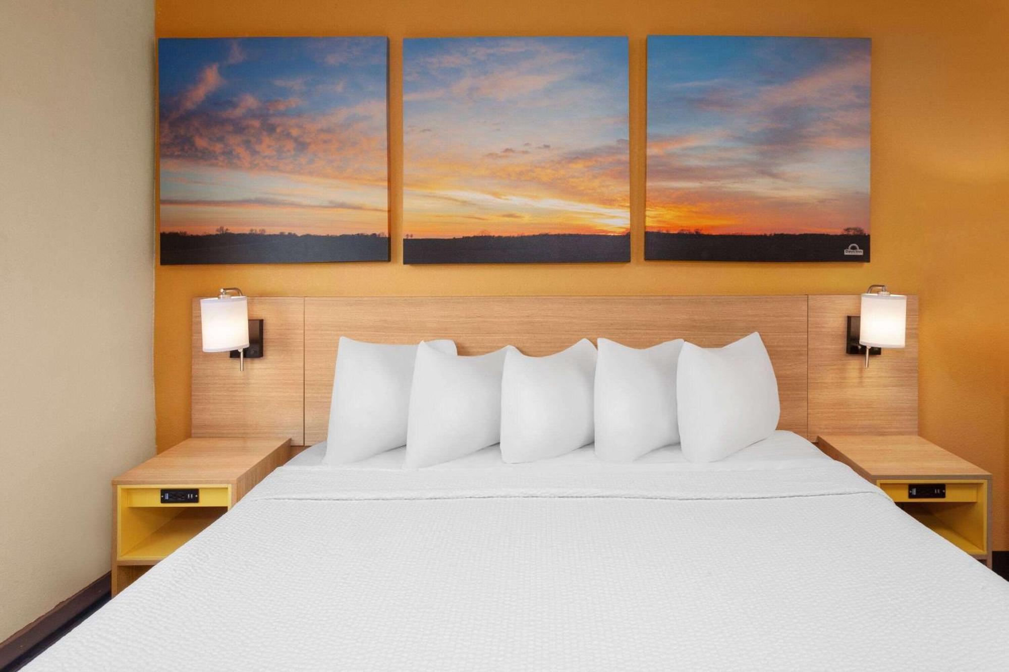 Days Inn By Wyndham Rockford I-90 Casino District Экстерьер фото