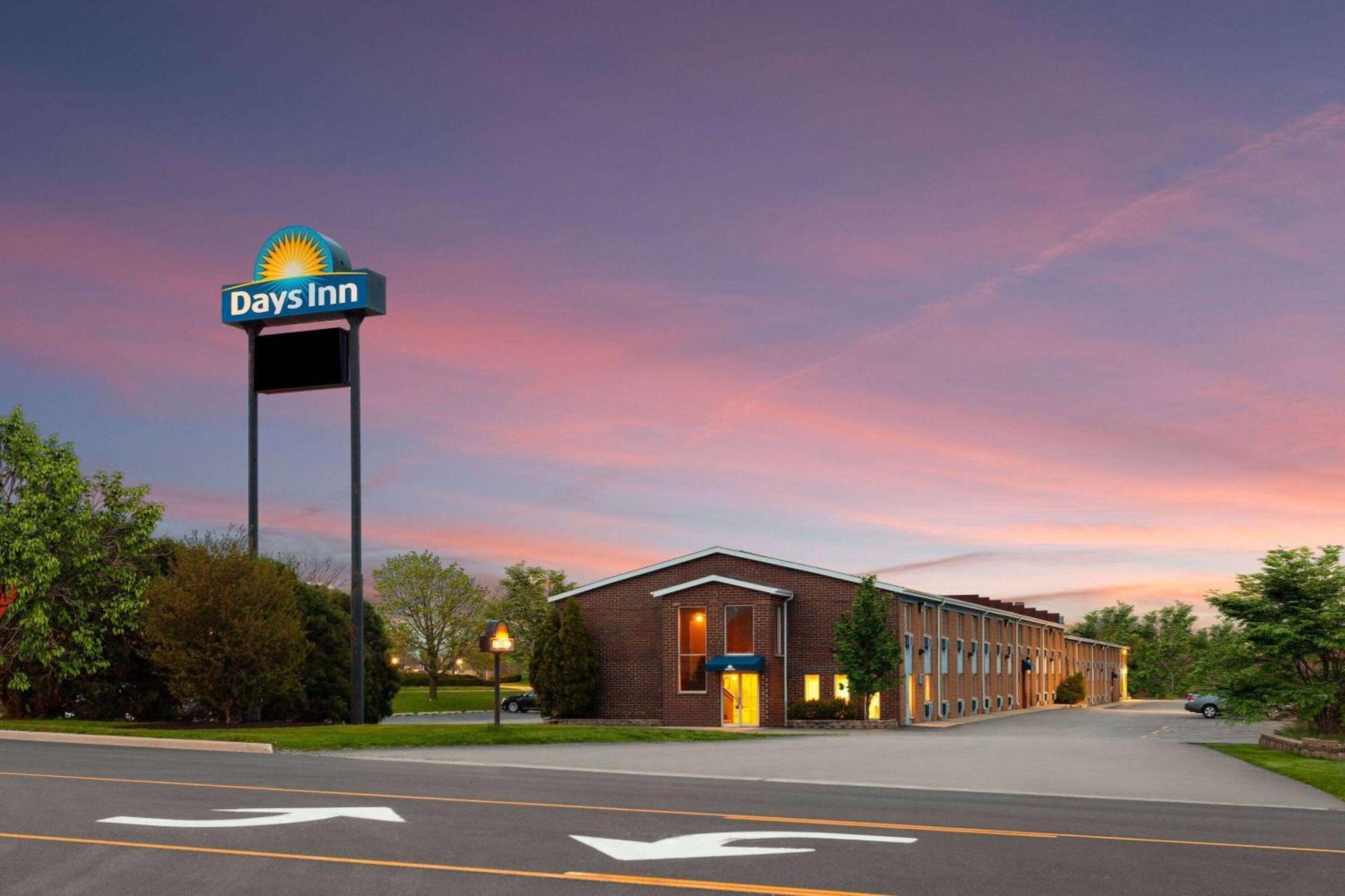 Days Inn By Wyndham Rockford I-90 Casino District Экстерьер фото