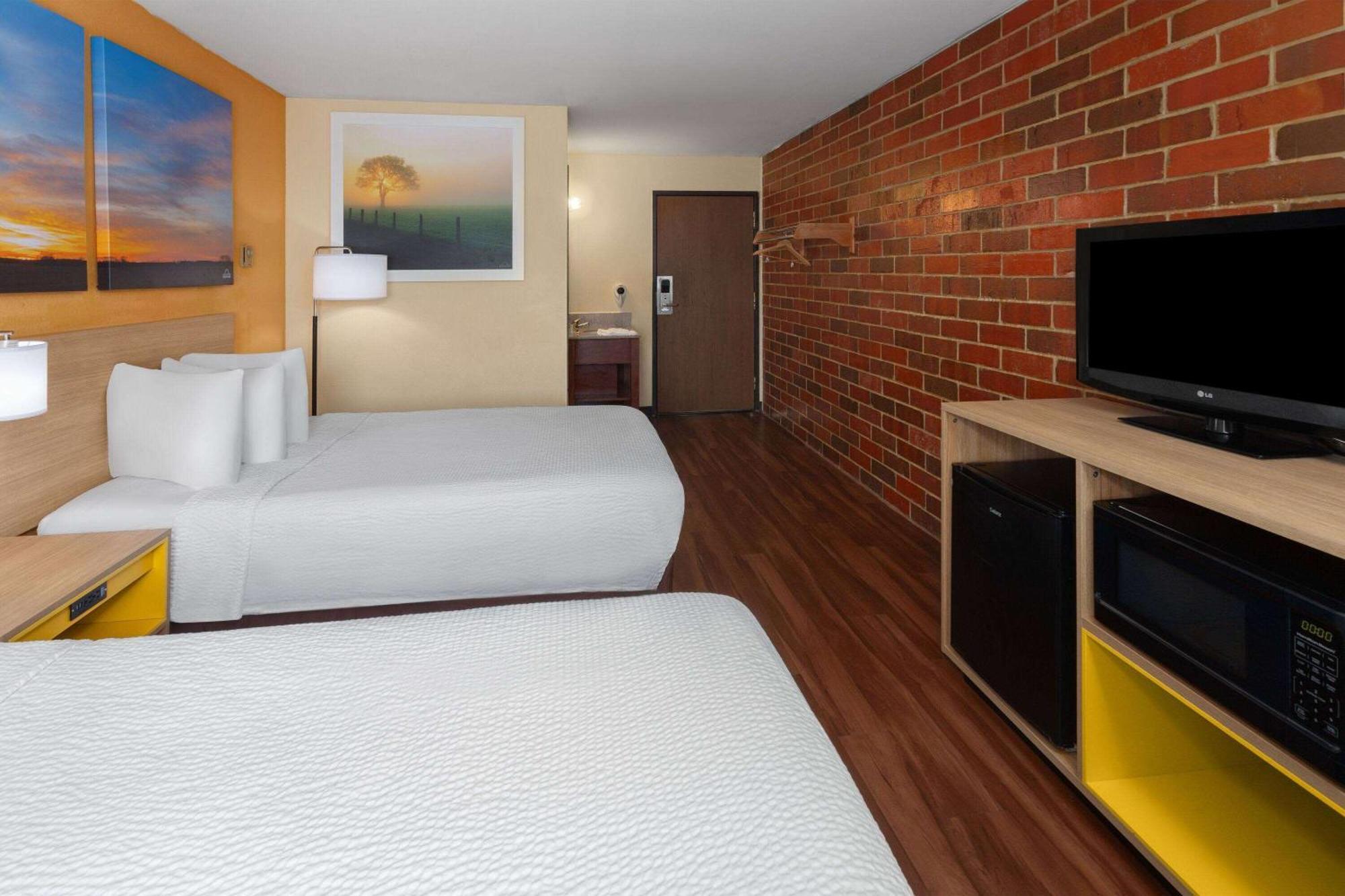 Days Inn By Wyndham Rockford I-90 Casino District Экстерьер фото