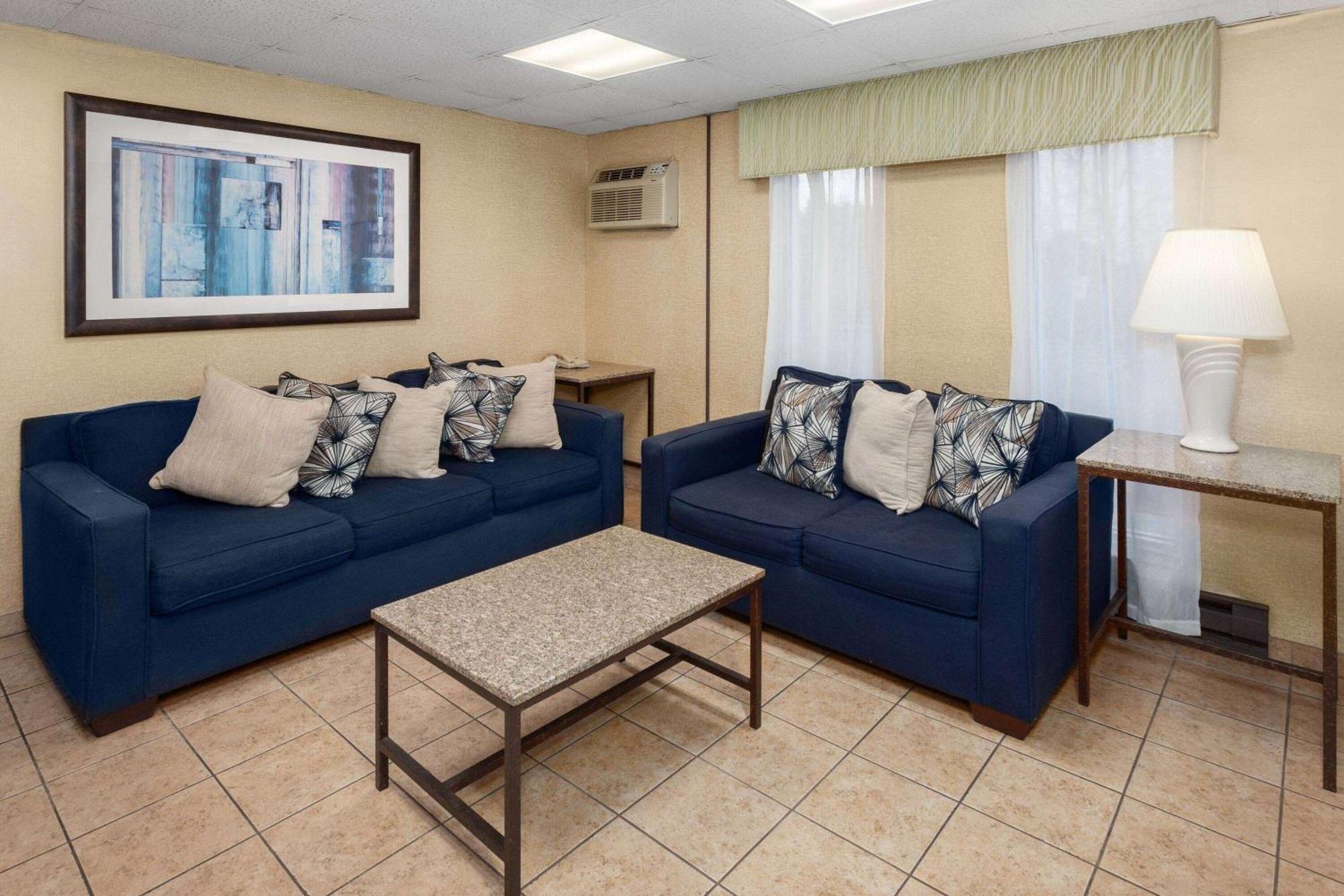 Days Inn By Wyndham Rockford I-90 Casino District Экстерьер фото